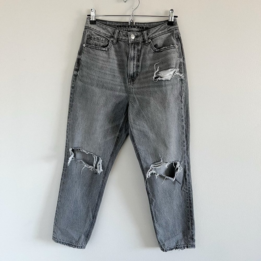 American Eagle Mom Jean High Rise 4 Short Distressed Gray